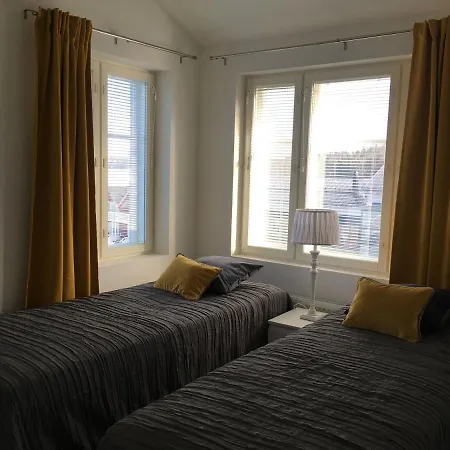 Spacious And Fresh 2Br Home Close By Lake And Park